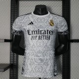 Versione del giocatore maglia Real Madrid bianco 2025