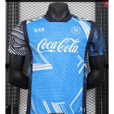 Versione del giocatore maglia Napoli pre-partita 2025