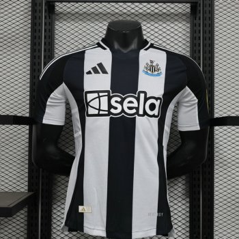 Versione del giocatore maglia Newcastle casa 2025