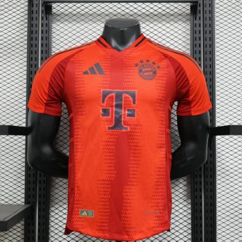 Versione del giocatore maglia Bayern Monaco casa 2025